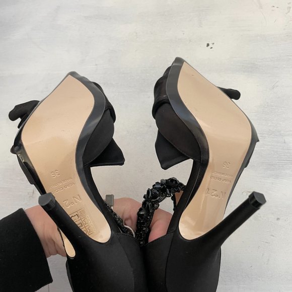 N°21 Black Satin Embellished Knotted Pumps Tonal Beads Ankle Strap Point Heels - Picture 8 of 10